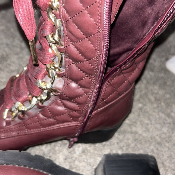 💰Shoe Dazzle Kaycee Quilted Lace Up Unique Burgundy Boots 2/40$💰 - Picture 7 of 9